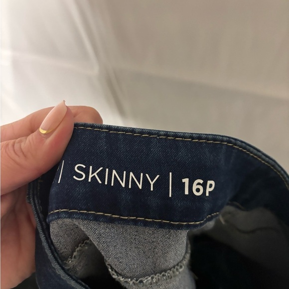 New with tags, womens size 16P avenue skinny jeans, #A1009 - Picture 6 of 8